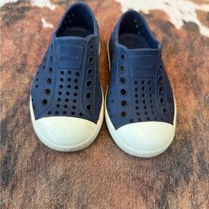 Native Kids Water Shoes Navy size 7c